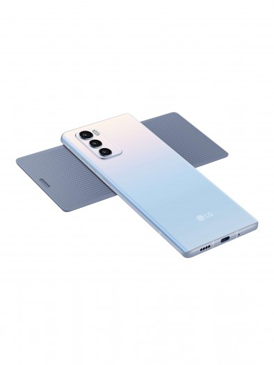 Auf der Rückseite ist eine Dreifachkamera eingebaut. (Bild: LG)